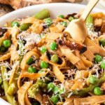 Asparagus-pasta-with-peas-fork